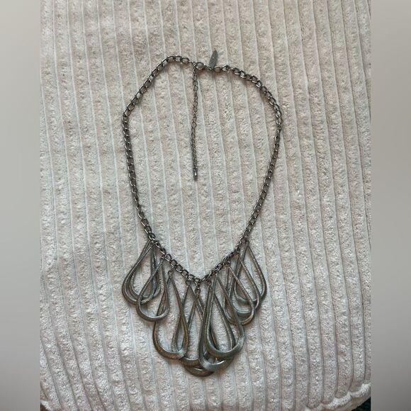 NY statement silver tone necklace - Picture 1 of 3